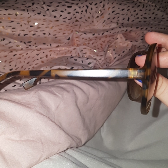 Brown and tan coloured sunglasses! - Picture 4 of 4